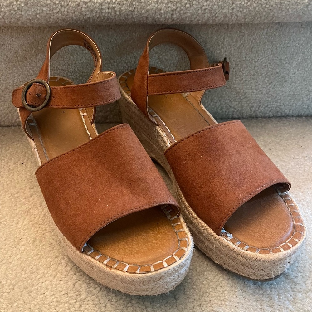 Universal Thread Women’s Tan Platform Sandals In … - image 1